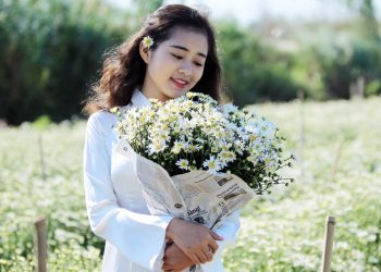 Cách tạo dáng chụp ảnh cúc họa mi